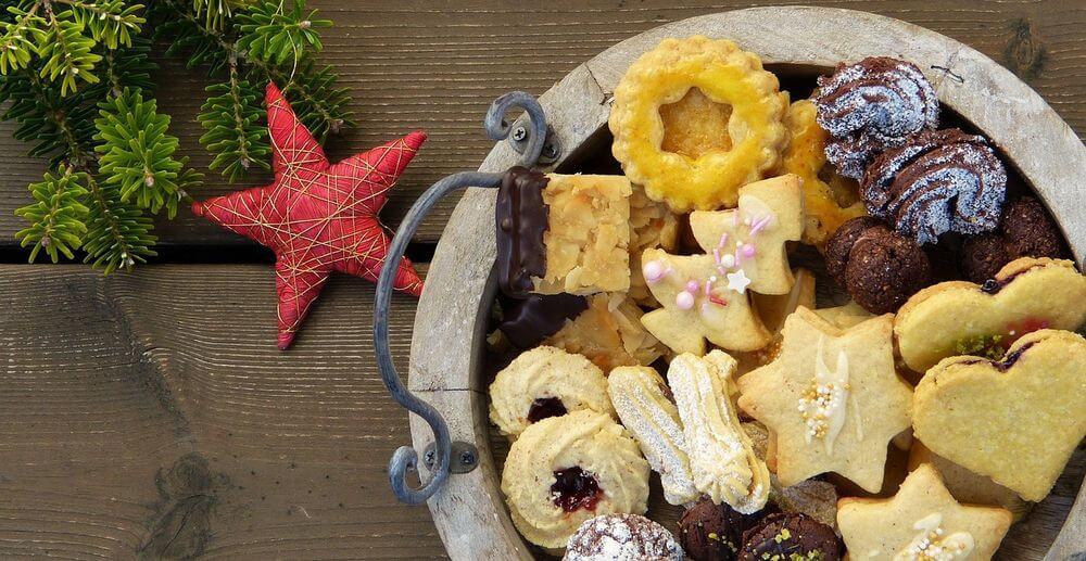 Galletas y dulces de la cesta de Navidad