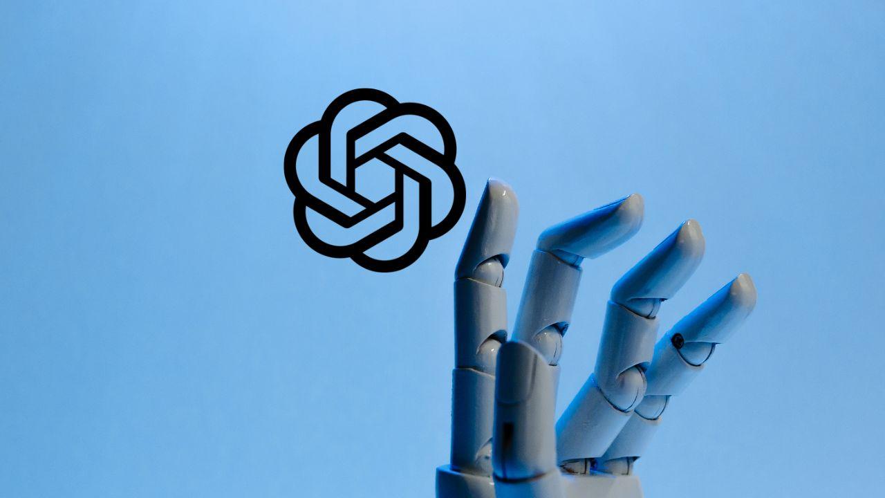 Una mano de robot con el símbolo de OpenAI
