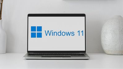 Ordenador portátil con el logo de Windows 11