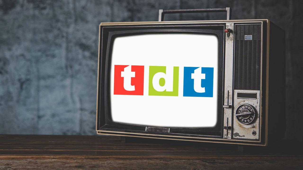 sintonizador TDT en una TV antigua