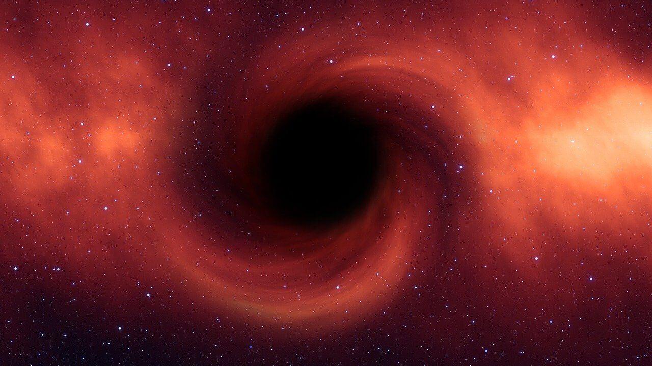 Agujero negro con una intensa espiral de color rojo