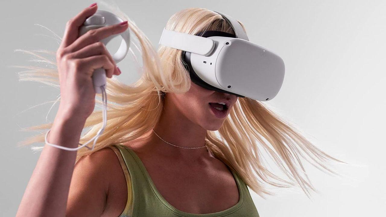 Chica jugando a la realidad virtual de Meta