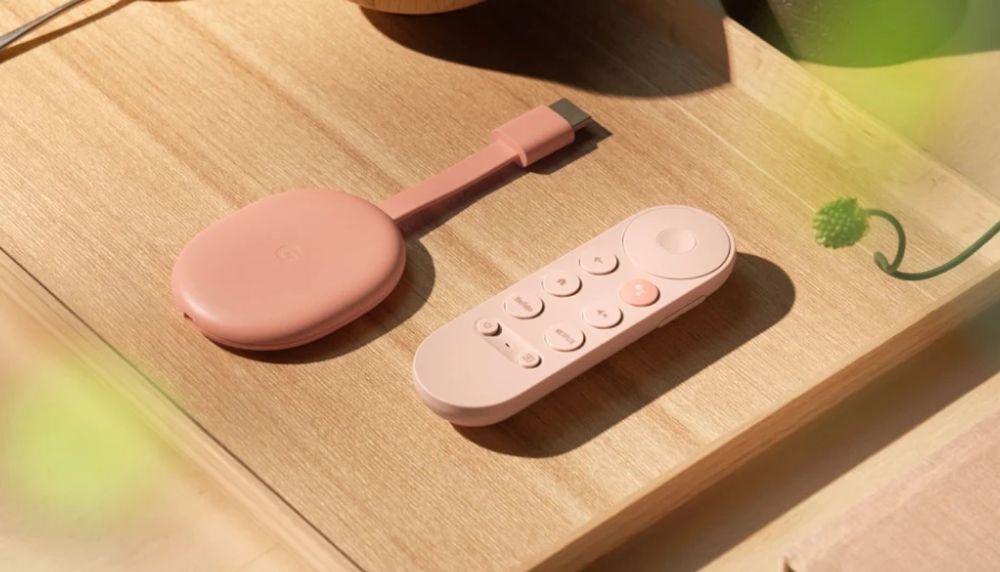 Un dispositivo Chromecast en su modelo de color rosa