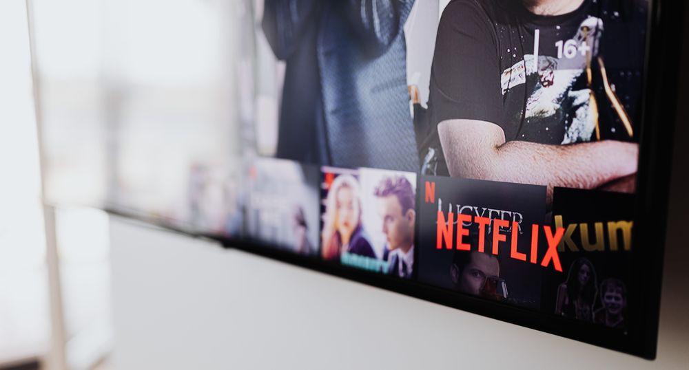 Interfaz cortada de Netflix en una televisión