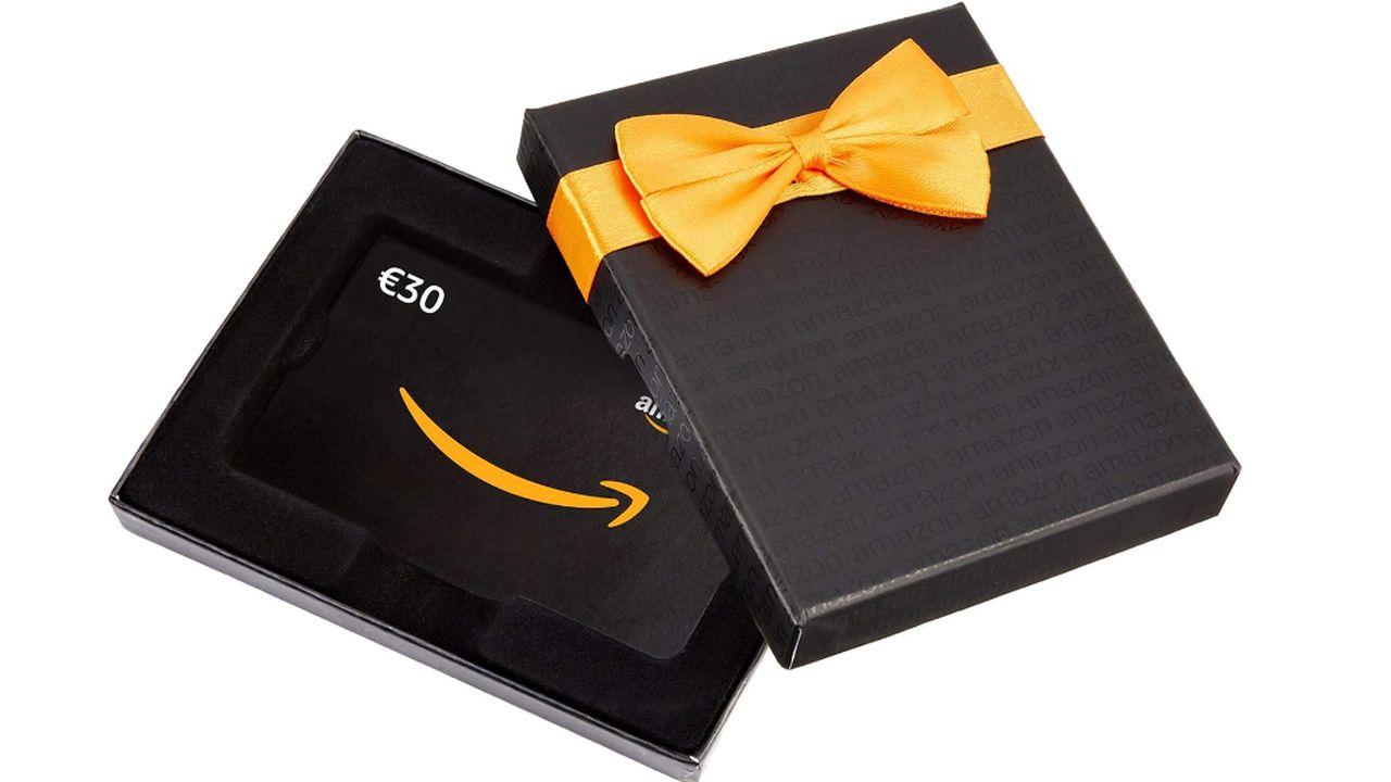 Una tarjeta regalo de Amazon de 30 euros en su caja