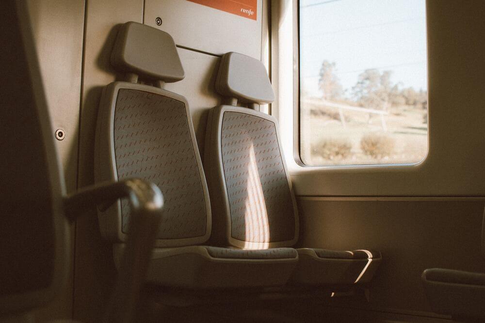 asientos de un tren de renfe