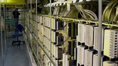Una central de ADSL con tecnología de cobre para Internet