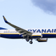 avion Ryanair en el aire
