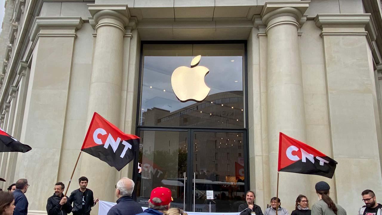 Huelga en la Apple Store de Paseo de Gracia