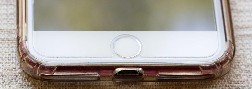 Botón físico de un móvil iPhone de Apple
