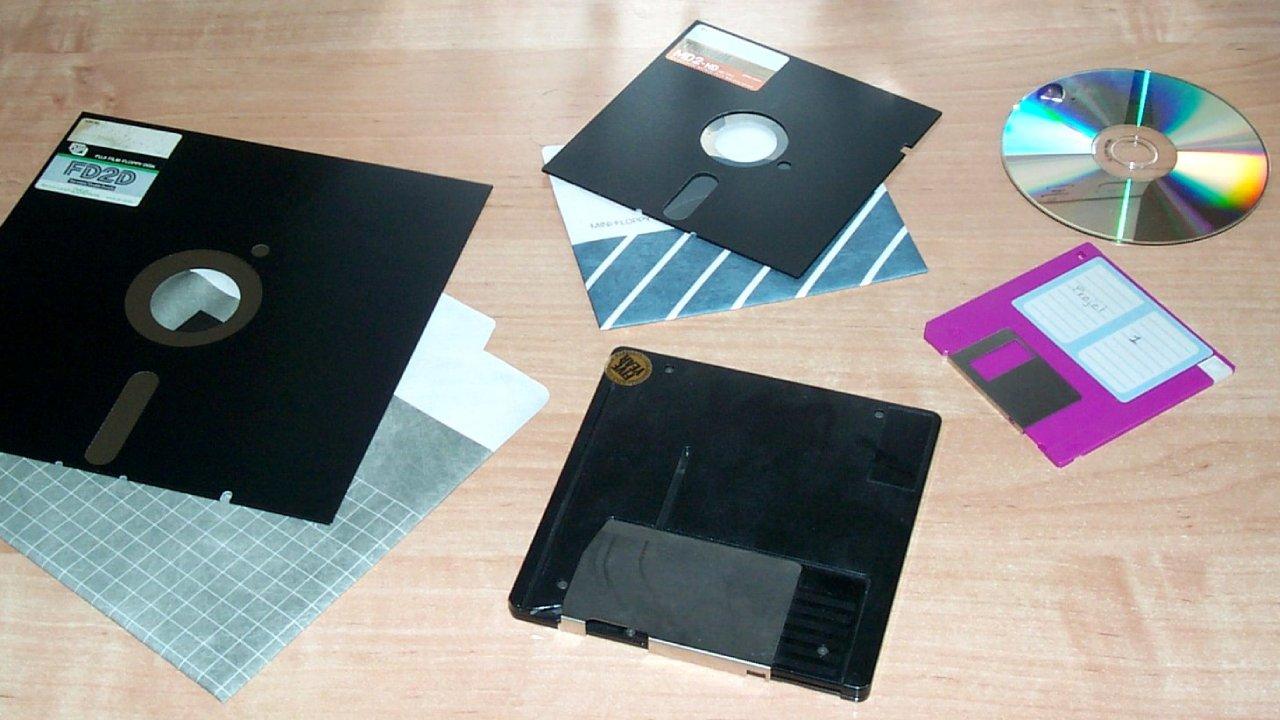 Japón disquetes y CD-ROM