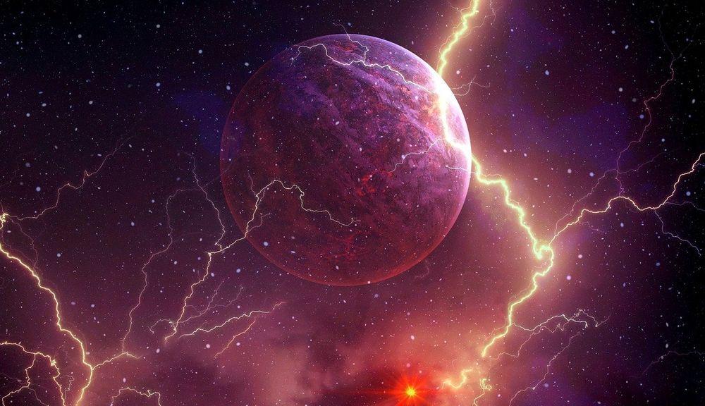 Una tormenta eléctrica produciéndose en un exoplaneta lejano