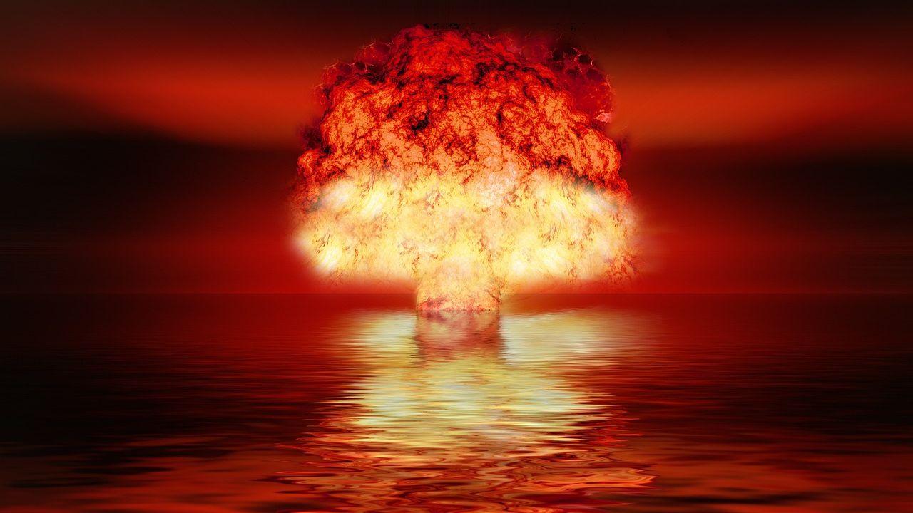 Una explosión atómica en el océano