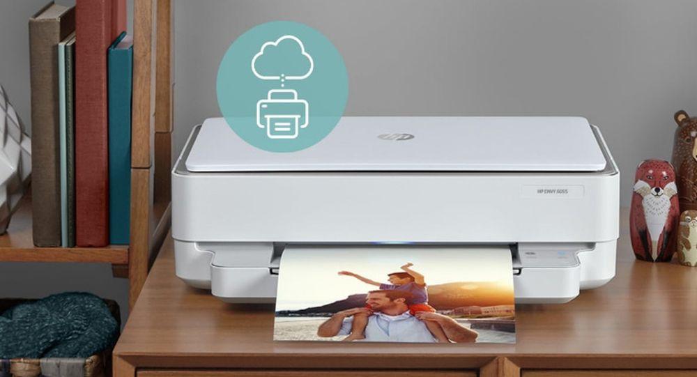 Una impresora fabricada por HP imprimiendo una foto