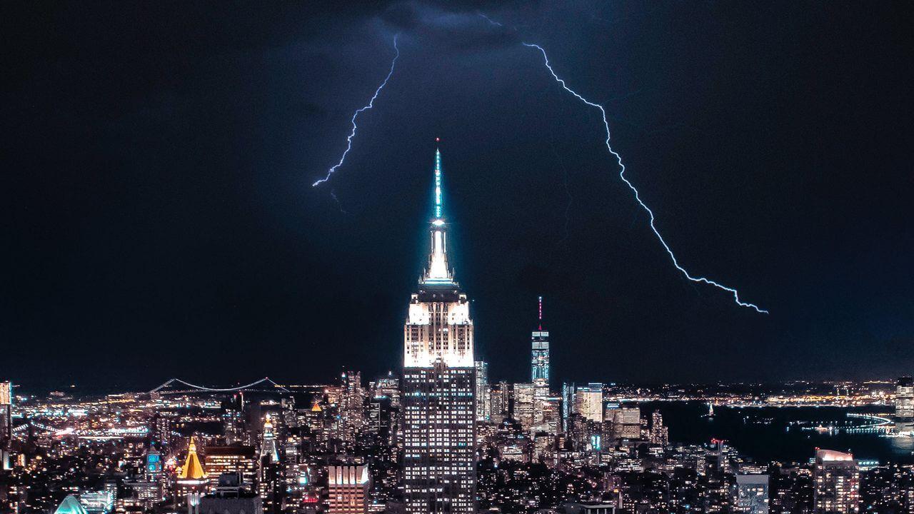 Nueva York durante una tormenta captada por la noche