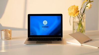 Imagen de la pantalla de bloqueo de Windows 11 en un ordenador portátil