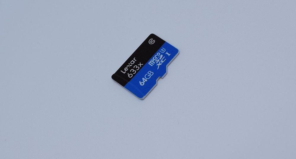 Tarjeta de memoria microSD para almacenamiento adicional