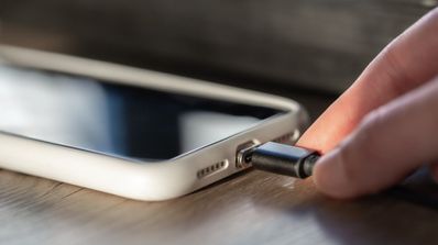 cable magnético para cargar el teléfono inteligente