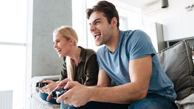Jugar a videojuegos de pie