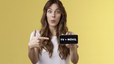 mujer con el móvil