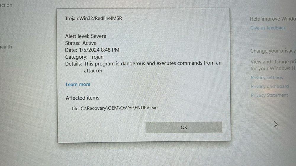 Aviso de amenaza detectado en un ordenador Mini PC con spyware