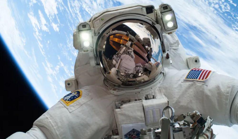 Un astronauta de la NASA en uno de los paseos espaciales