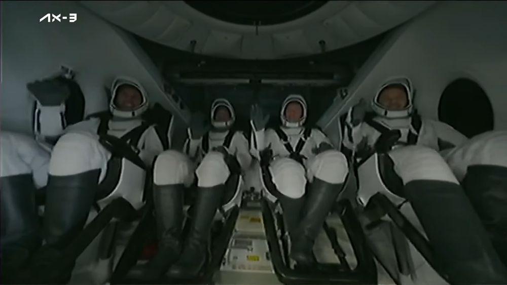 El equipo de astronautas de la misión Ax-3 tras llegar a la Tierra