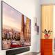 La Smart TV LG OLED65G36LA colgada en la pared de forma estilosa