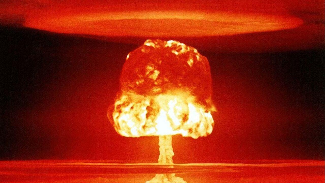 La explosión de una bomba nuclear con su gran potencia de impacto