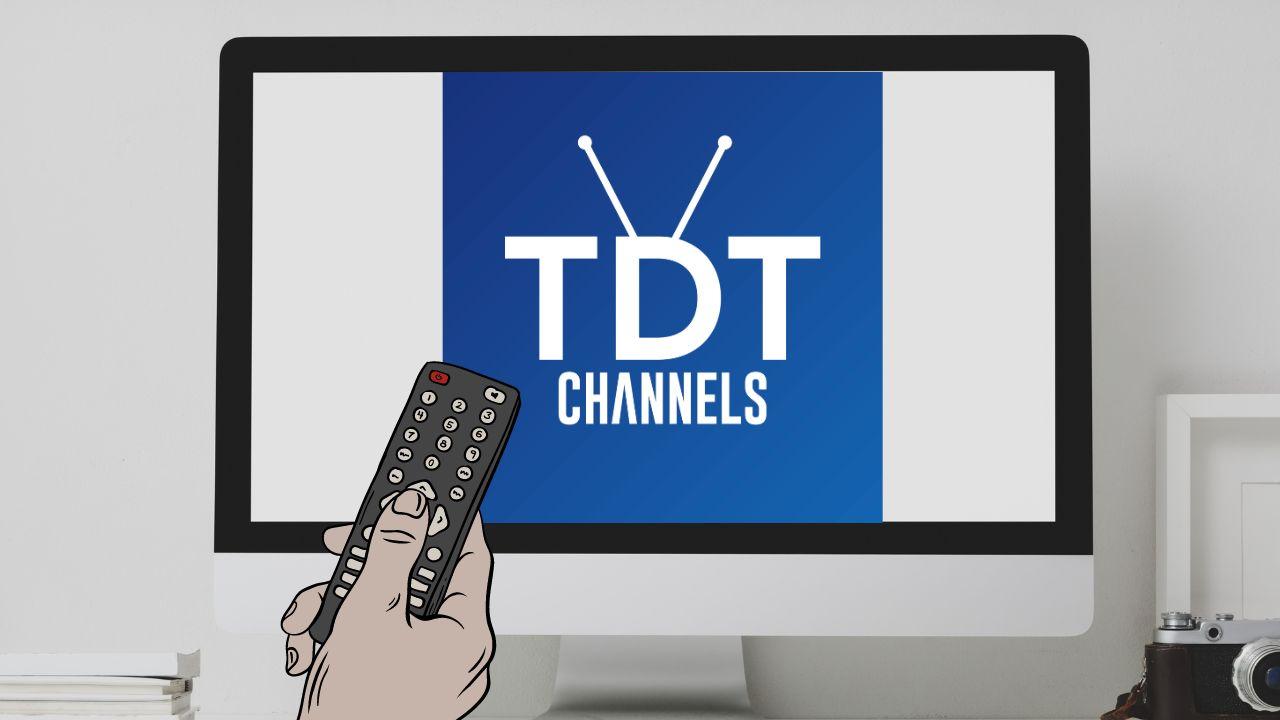 Un usuario cambiando de canal en la app de TDTChannels