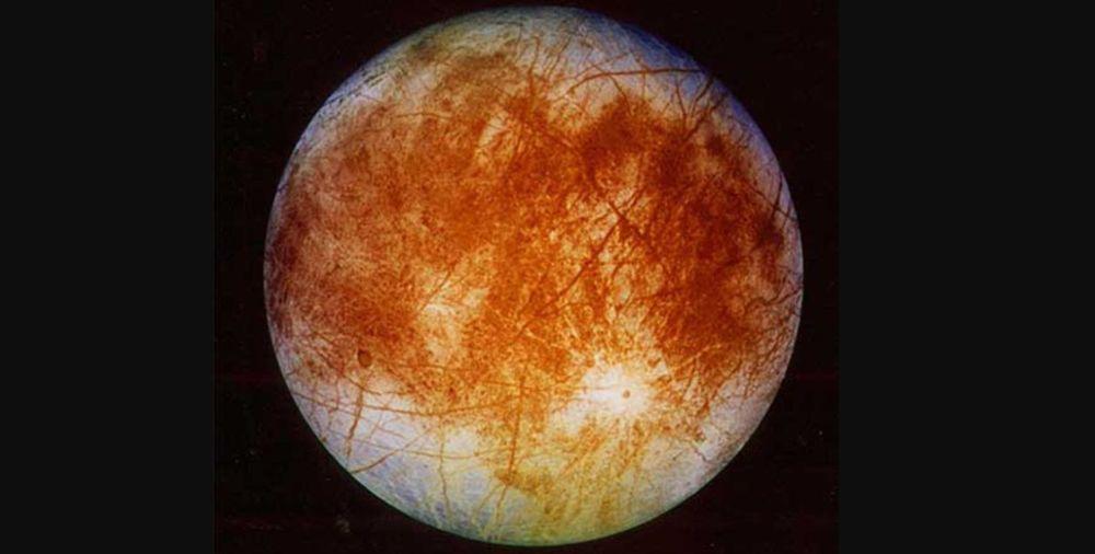 Una imagen de la luna Europa de Júpiter publicada por la NASA