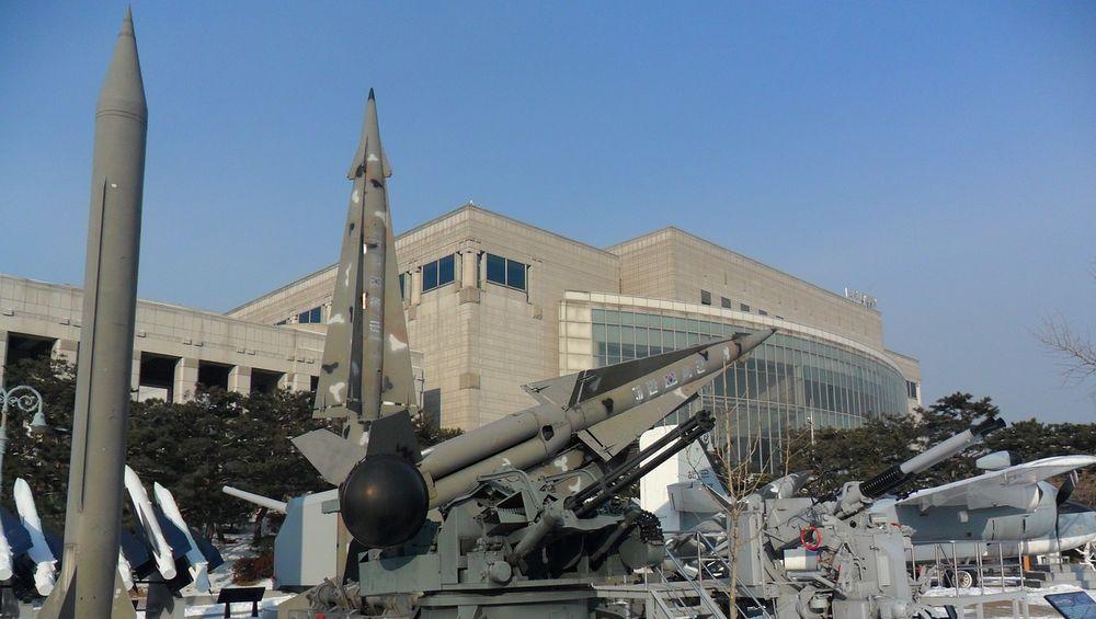Grupo de misiles de Corea en las calles