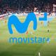 El logo de Movistar en un campo de fútbol