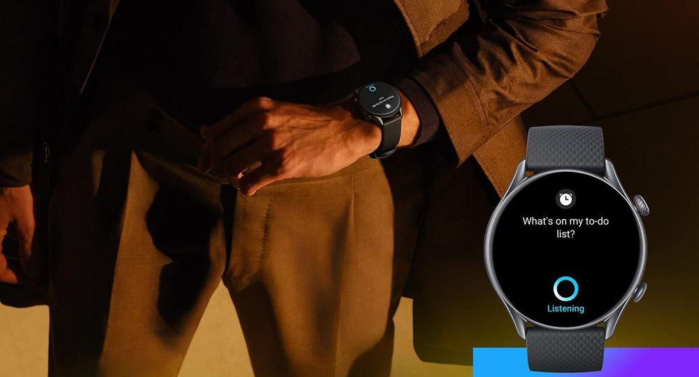 Un hombre utilizando el smartwatch modelo Amazfit GTR 3 Pro