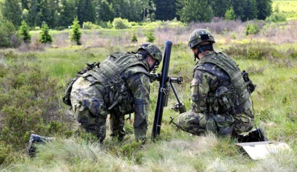 Dos soldados prueban el alcance que tiene el ANTOS