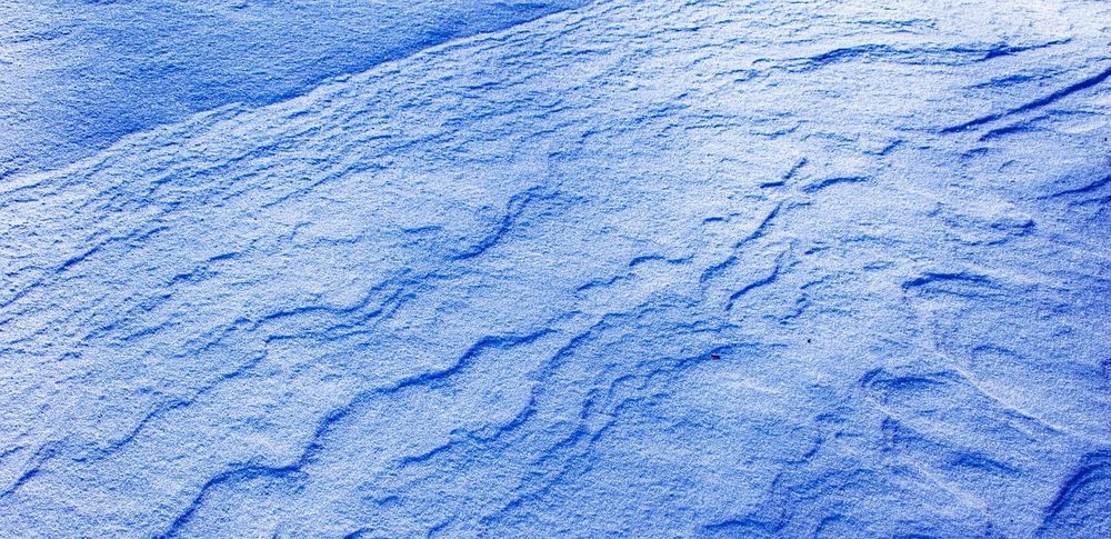 Una superficie helada que podría pertenecer a un lugar en el espacio