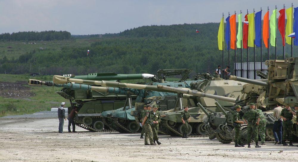 Tanques rusos sobre el terreno listos para combate