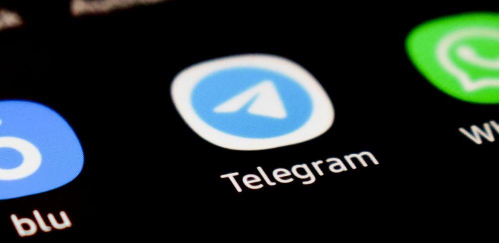 El icono de aplicación de Telegram en una pantalla