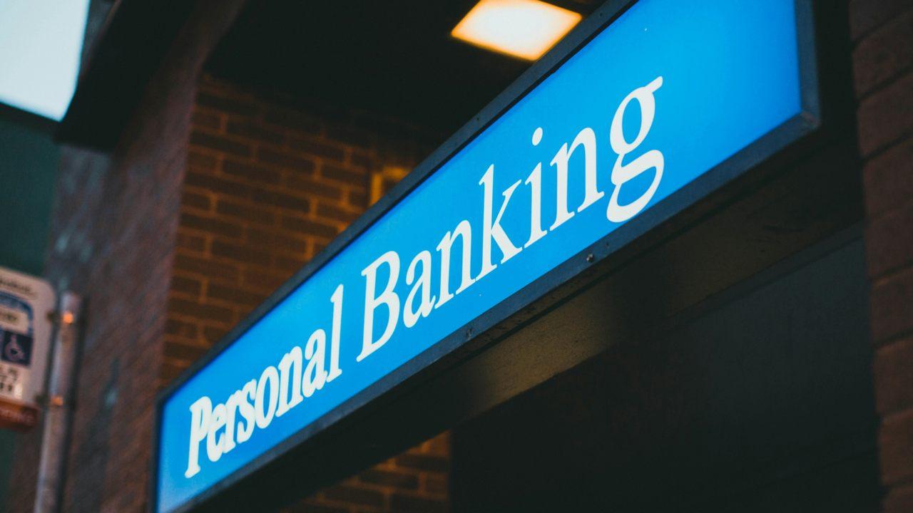 letrero de una entidad bancaria