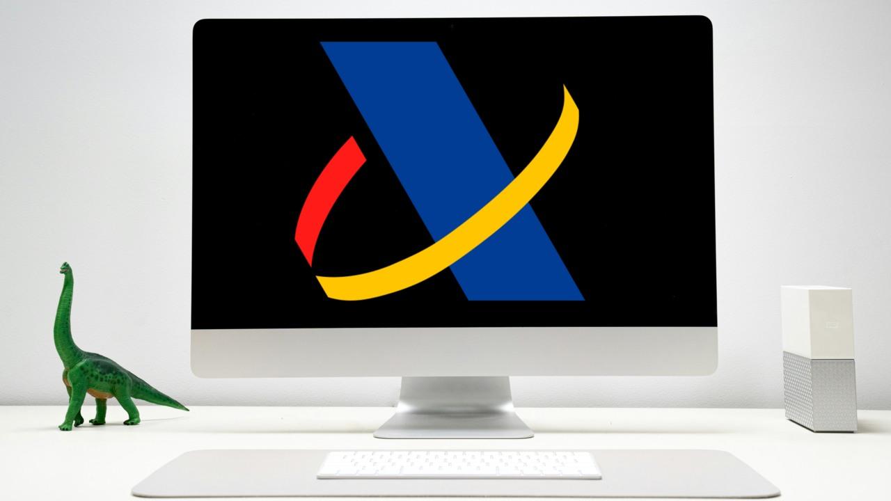 imagen de un ordenador con el logo de la agencia tributaria
