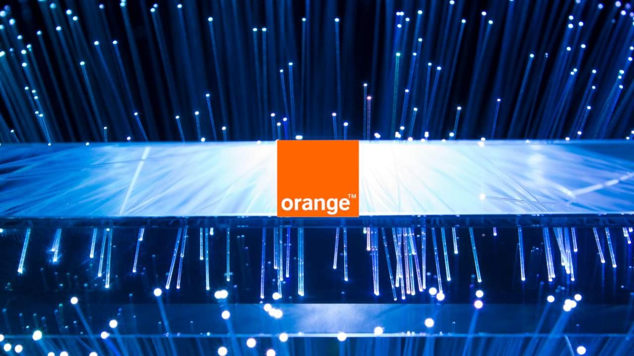 imagen de la fibra con el logo de orange
