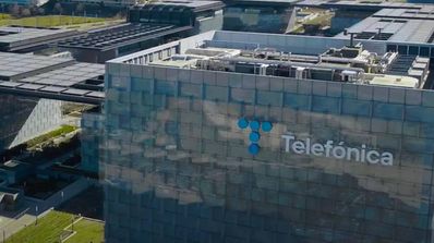 edificio de cristales de telefonica