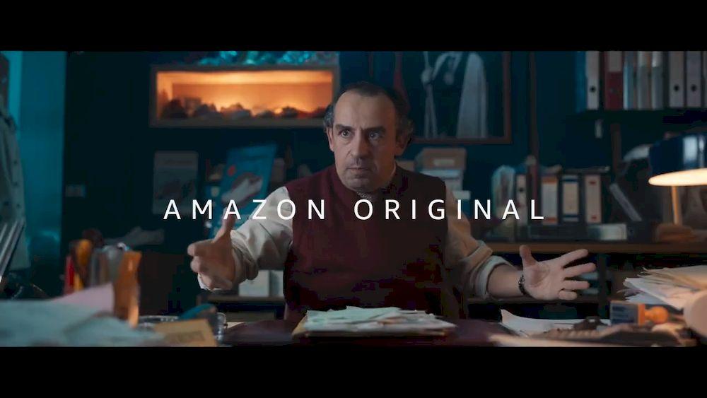 Imagen de la película Historias lamentables con el logo de Amazon Original