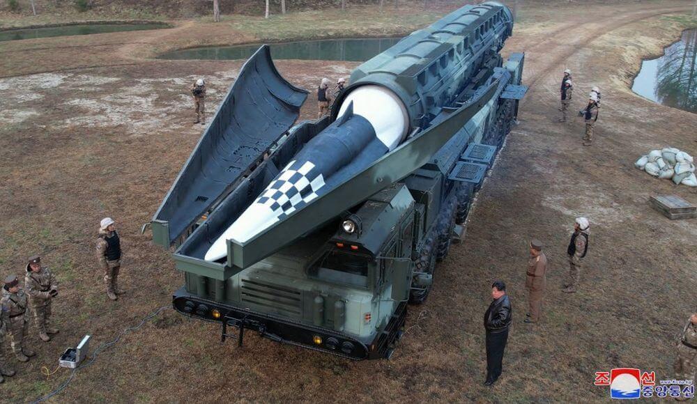 El sistema lanzamisiles Hwasong-16B del gobierno de Corea del Norte