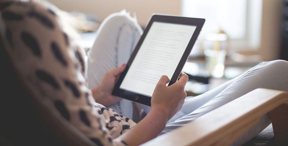 Leyendo cómodamente desde un dispositivo Kindle