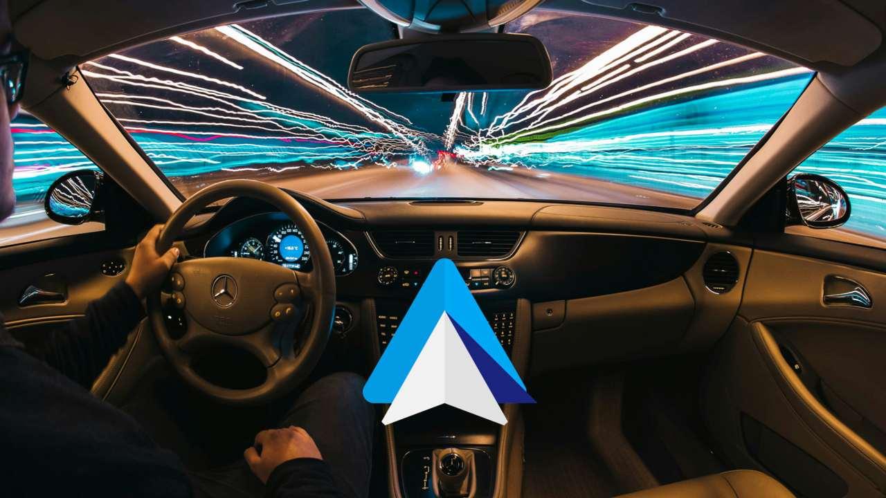 icono de android auto en un coche