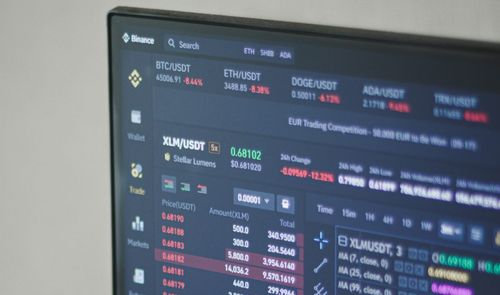 Pantalla de valores del mercado de criptomonedas, Binance.