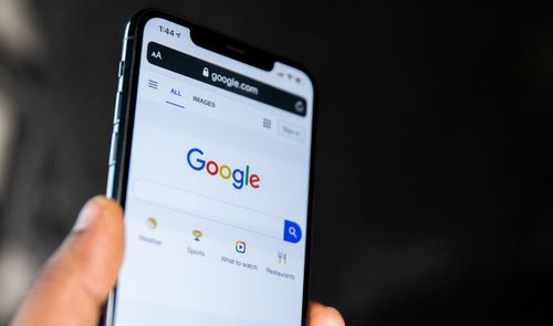 Google usado en un móvil.