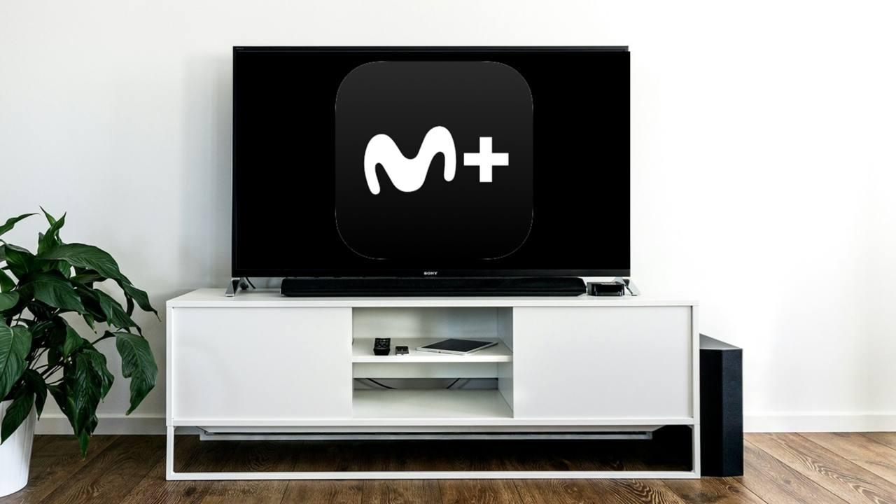 una televisión con el logo de movistar
