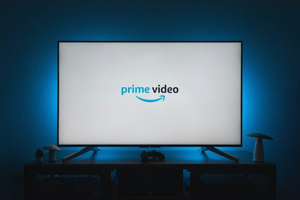 televisión con el logo de prime video